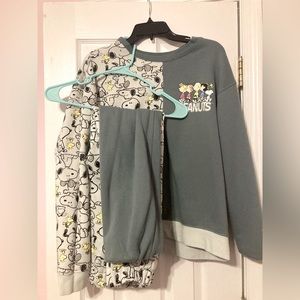 Two piece sweatshirt and pants ( “Peanuts”)